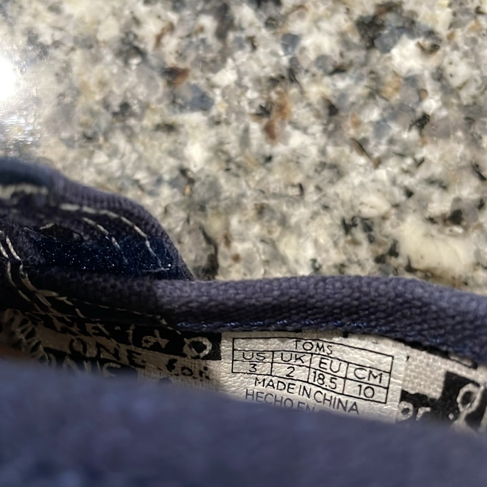 Toms Tiny Classic Canvas Shoes - Picture 5 of 5